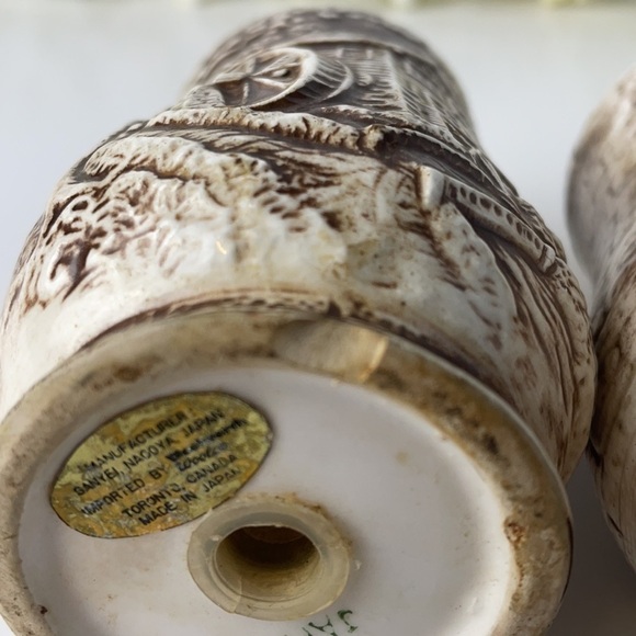 Vintage Country Charm Large Salt and Pepper Shakers - Picture 14 of 14